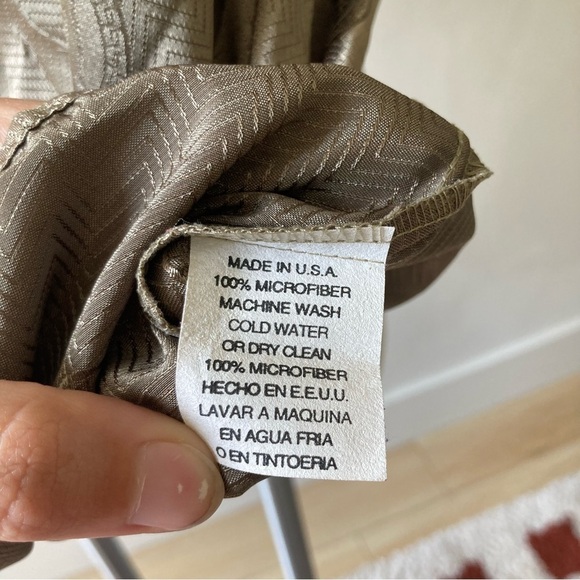 Donaldo | Vintage Lion Embroidered Silky Button Down Short Sleeve Shirt - Picture 6 of 8